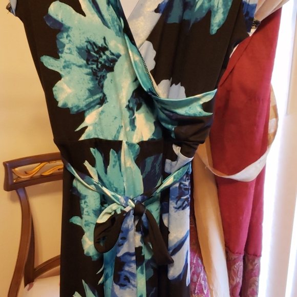 Dress - Picture 5 of 7